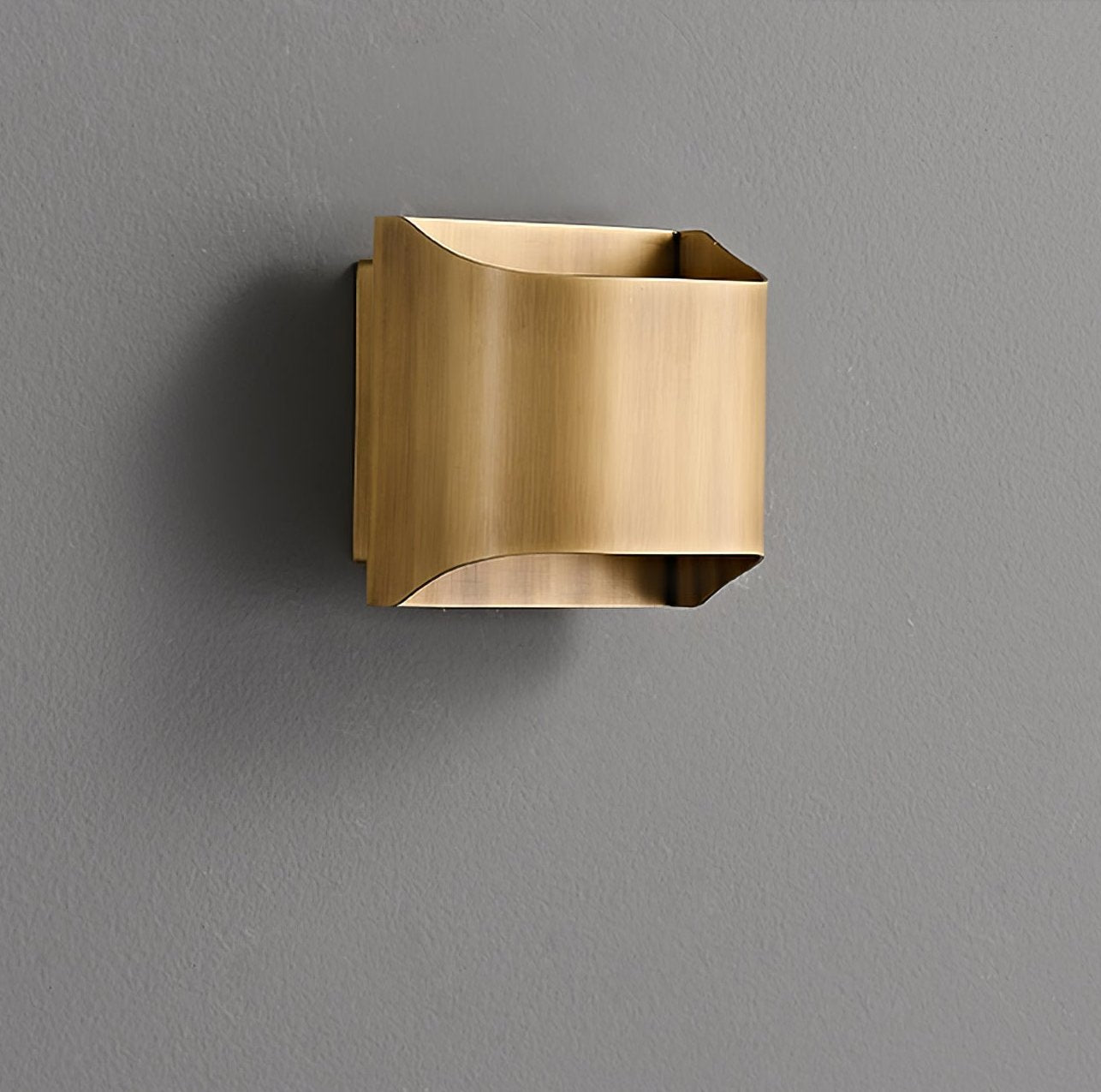 Kestrelon | Sleek Silhouette Geometric Brass Wall Light
