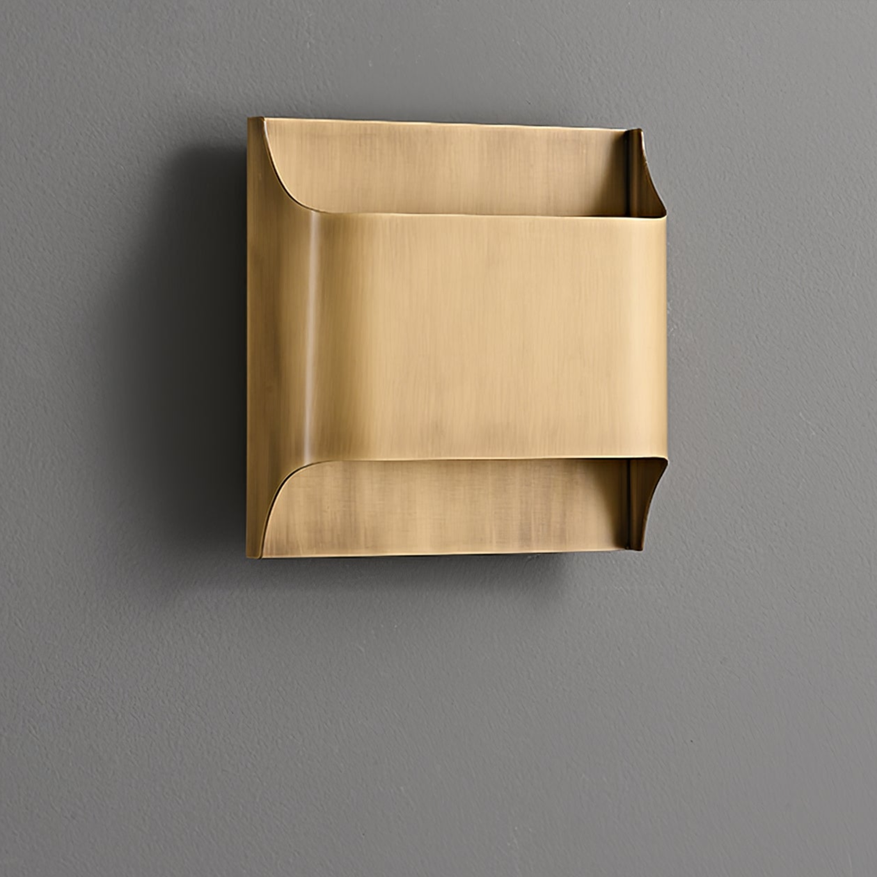Kestrelon | Sleek Silhouette Geometric Brass Wall Light