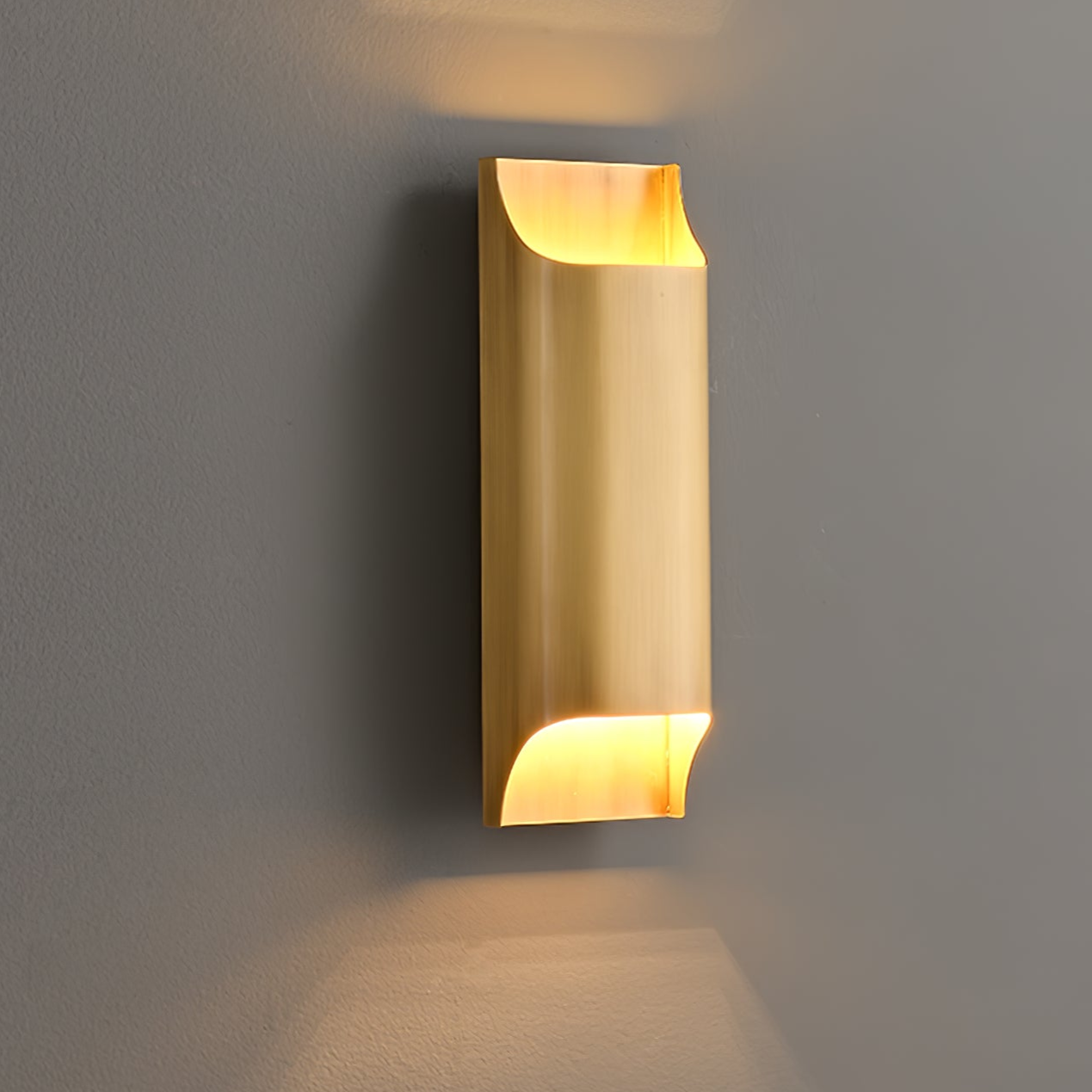 Kestrelon | Sleek Silhouette Geometric Brass Wall Light