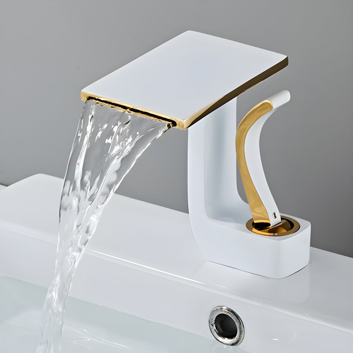 Elduvare | Modern Sloped Silhouette Spout Centerset Single Lever Bathroom Sink Tap