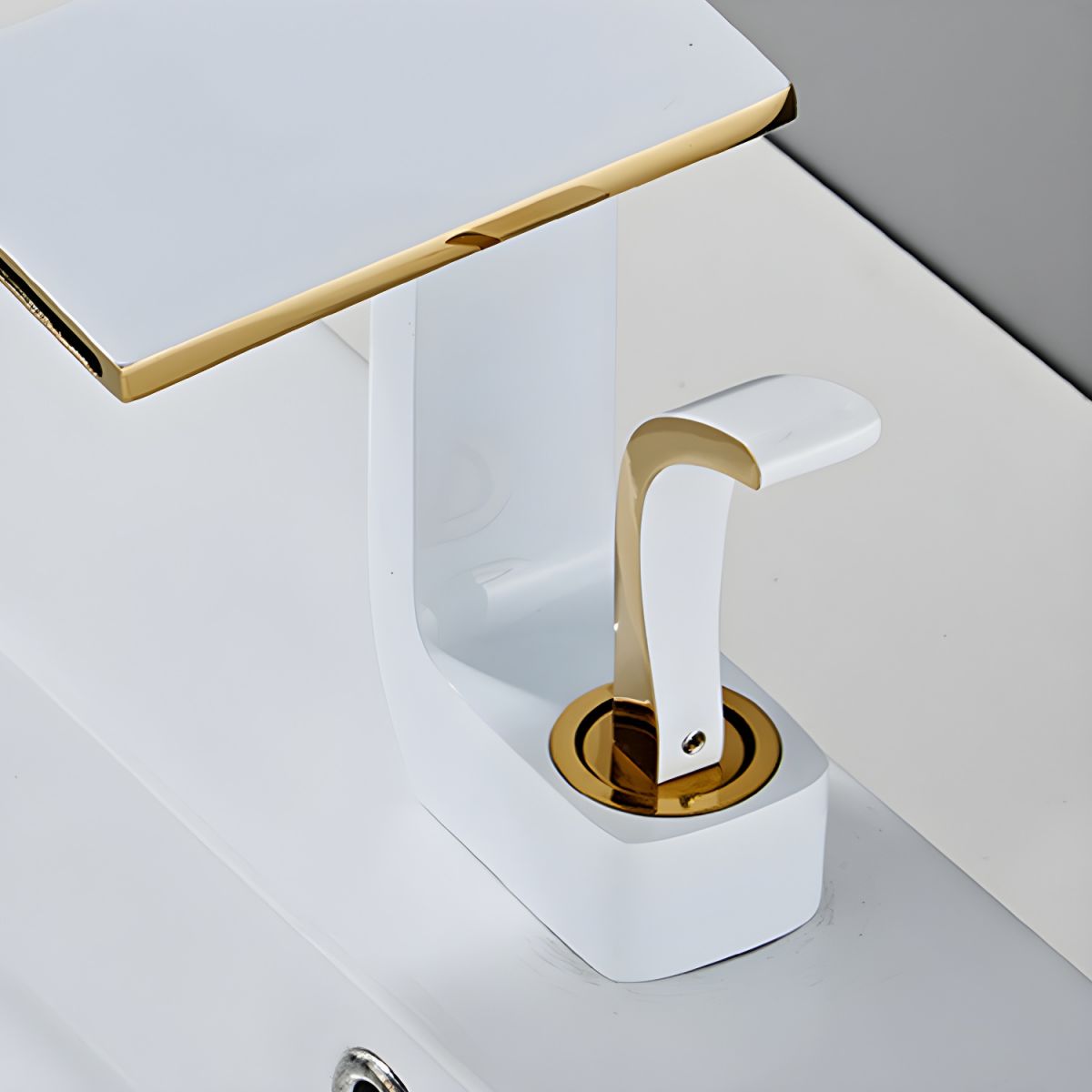 Elduvare | Modern Sloped Silhouette Spout Centerset Single Lever Bathroom Sink Tap