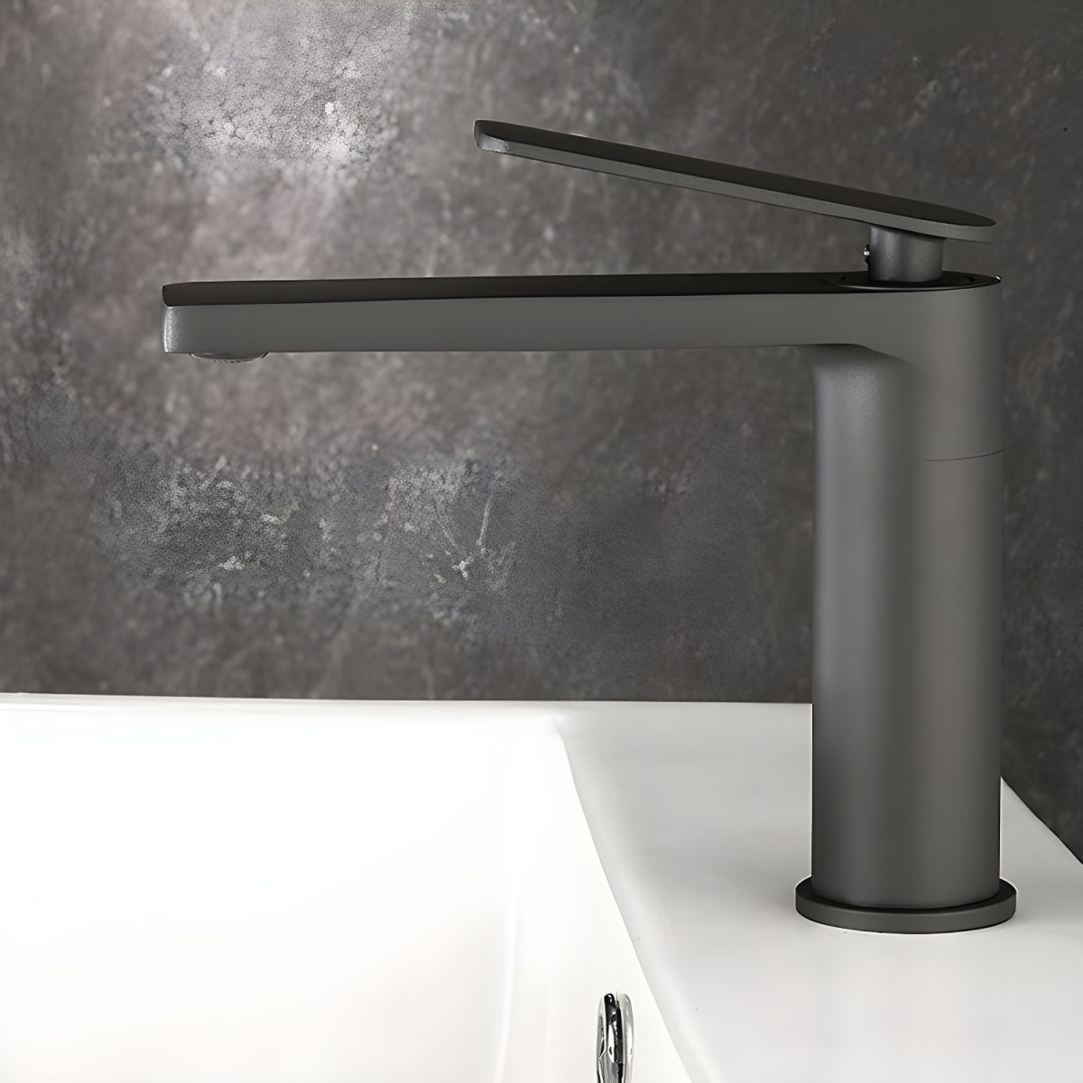 Juvandic | Modern Tapered Profile Cylindrical Vessel Bathroom Basin Tap