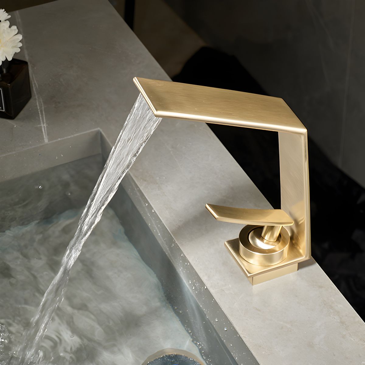 Eldvalla | Modern Cuboid Silhouette Single Lever Bathroom Sink Tap