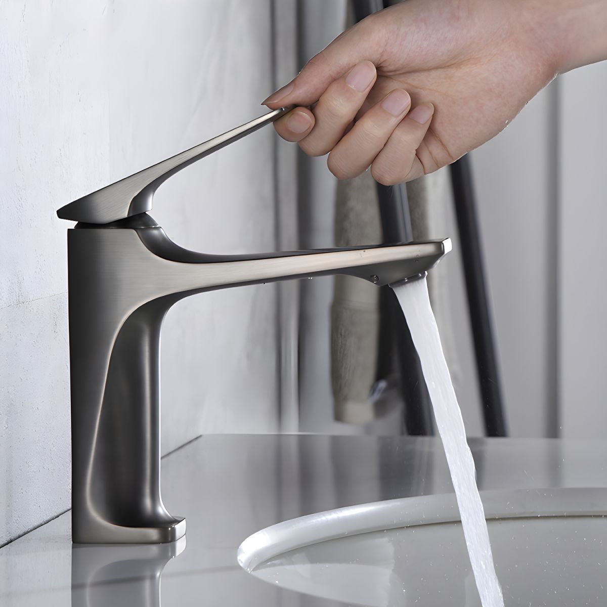 Hjalmrun | Modern Geometric Arched Single Lever Bathroom Sink Tap
