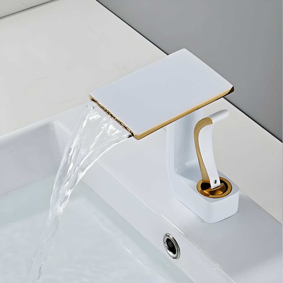 Elduvare | Modern Sloped Silhouette Spout Centerset Single Lever Bathroom Sink Tap