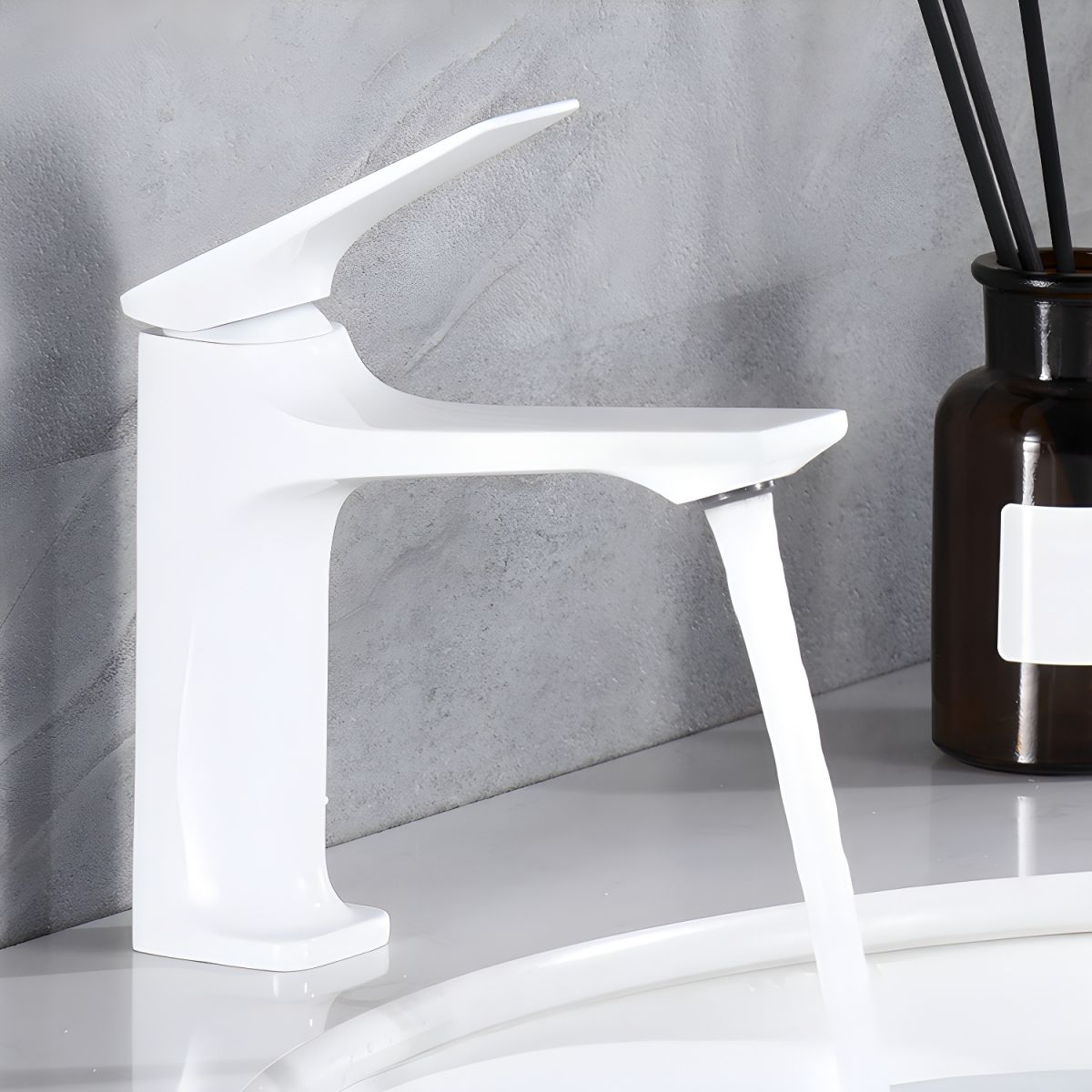 Hjalmrun | Modern Geometric Arched Single Lever Bathroom Sink Tap