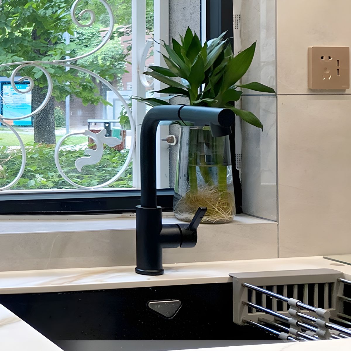 Kalsvige | Modern Profile Retractable Spout Kitchen Sink Mixer Tap