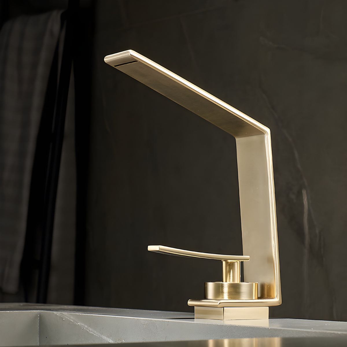 Eldvalla | Modern Cuboid Silhouette Single Lever Bathroom Sink Tap