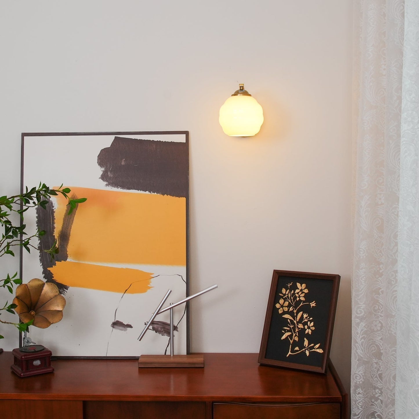Thryndol | Ribbed Glass Globe Vintage Wall Light