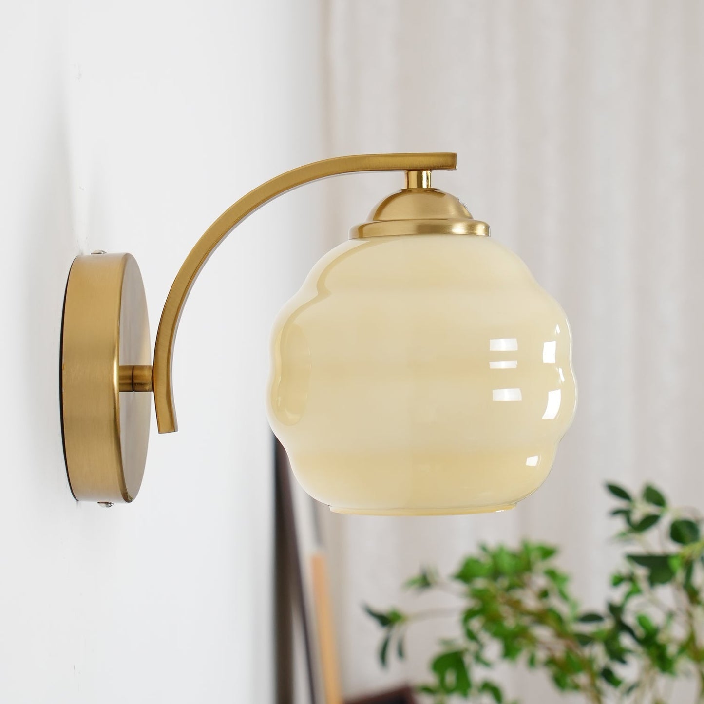 Thryndol | Ribbed Glass Globe Vintage Wall Light