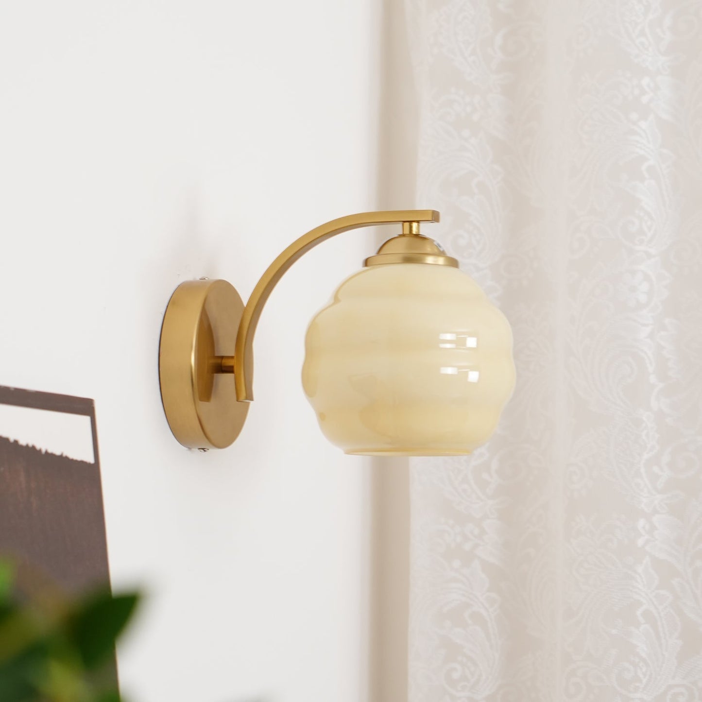 Thryndol | Ribbed Glass Globe Vintage Wall Light