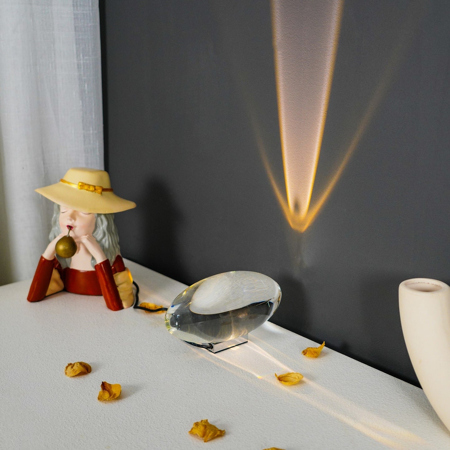 Vaelenoe | Sculptural Oval Crystal Stone Table Lamp