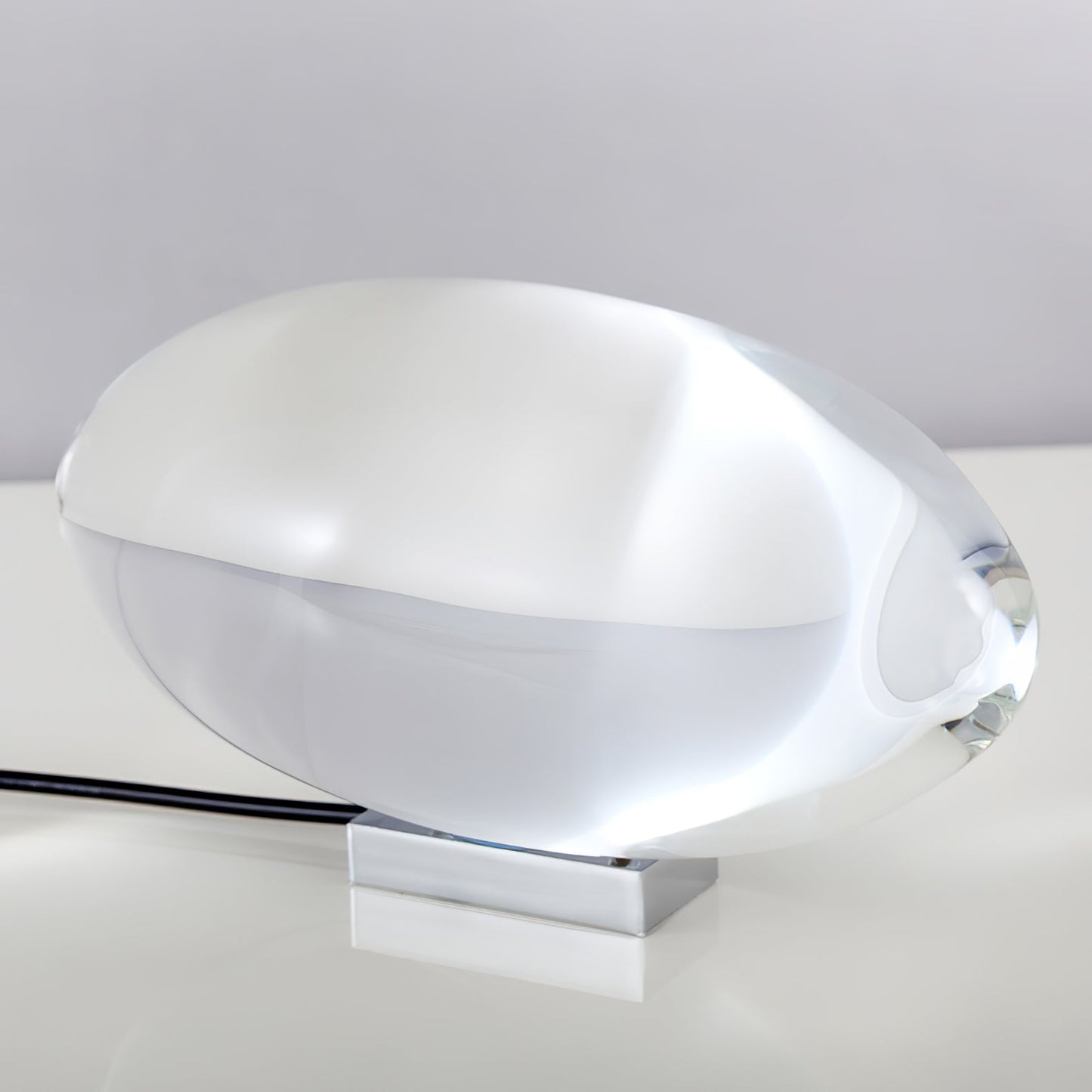 Vaelenoe | Sculptural Oval Crystal Stone Table Lamp