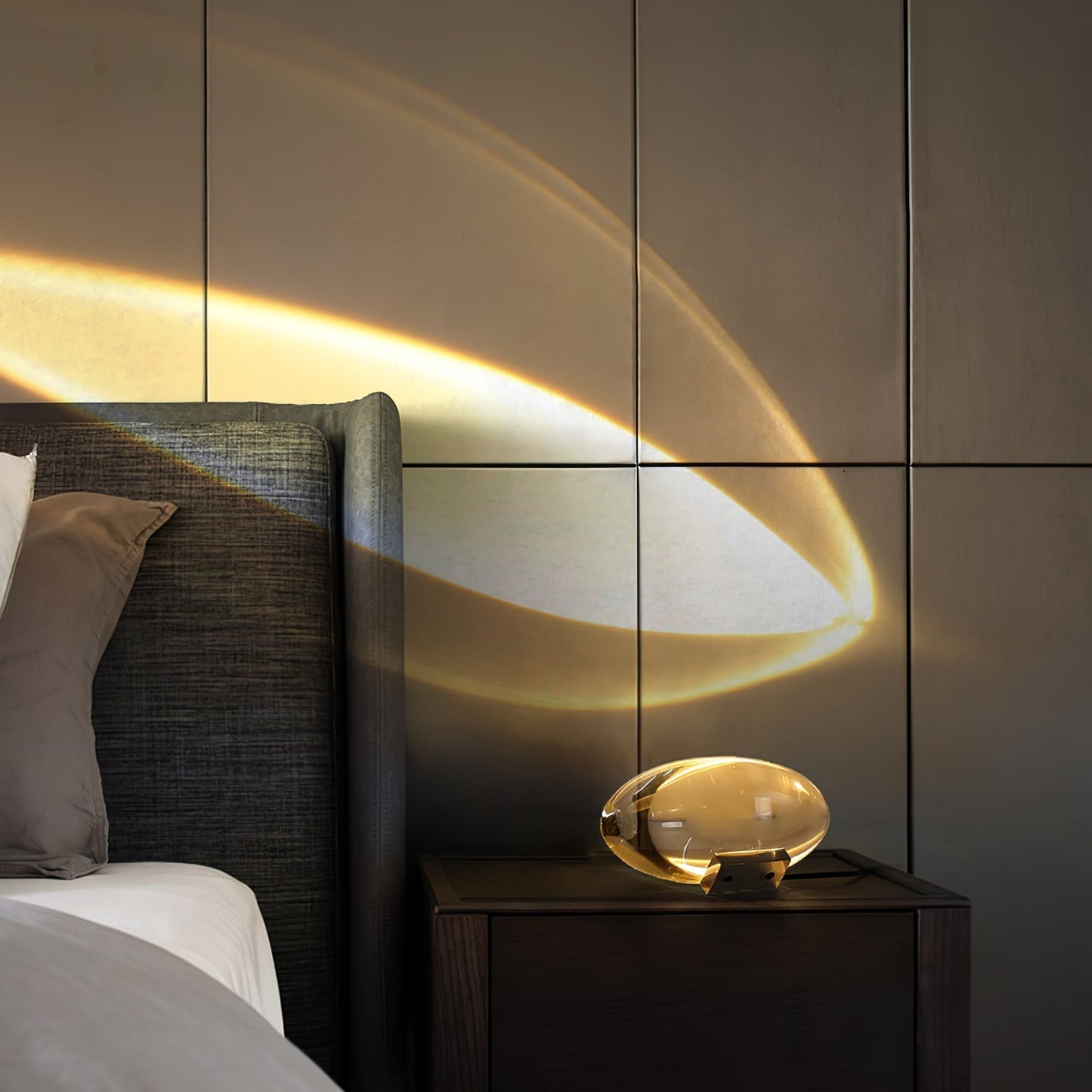 Vaelenoe | Sculptural Oval Crystal Stone Table Lamp