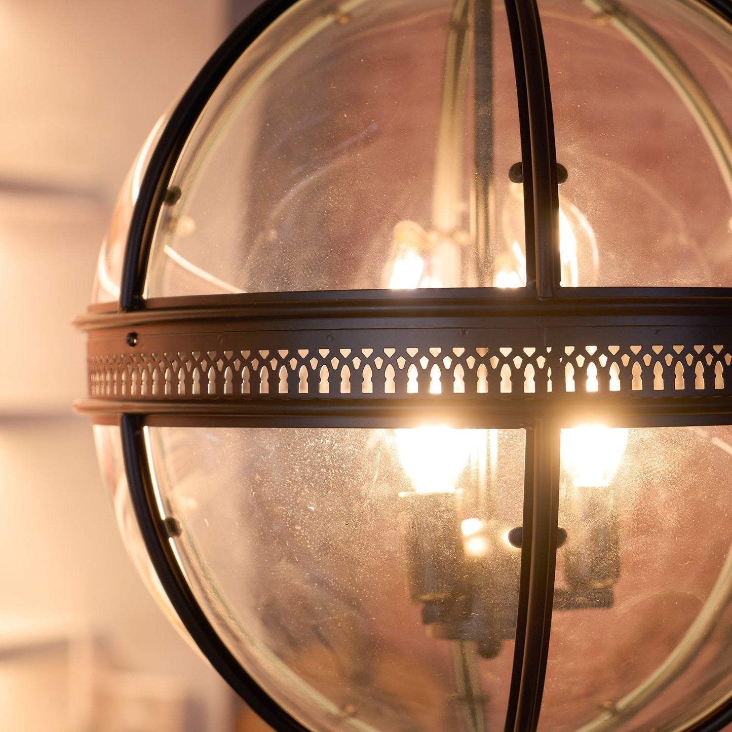 Vinse | Vintage Spherical Transparent Glass Pendant Light