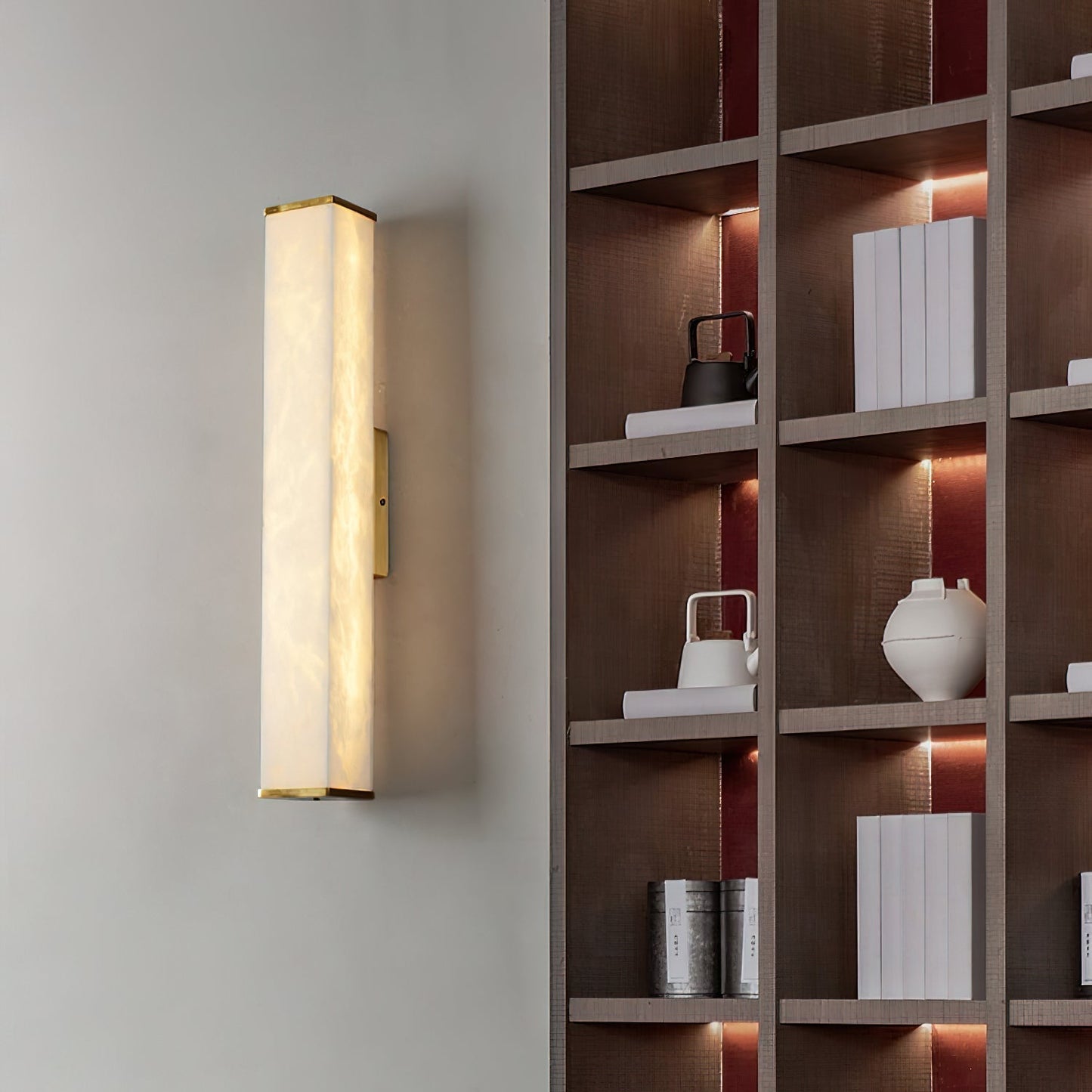 Aristhos | Minimalist Linear Alabaster and Brass Wall Light