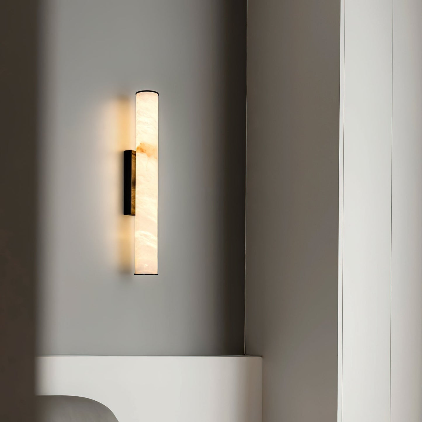 Aristhos | Minimalist Linear Alabaster and Brass Wall Light