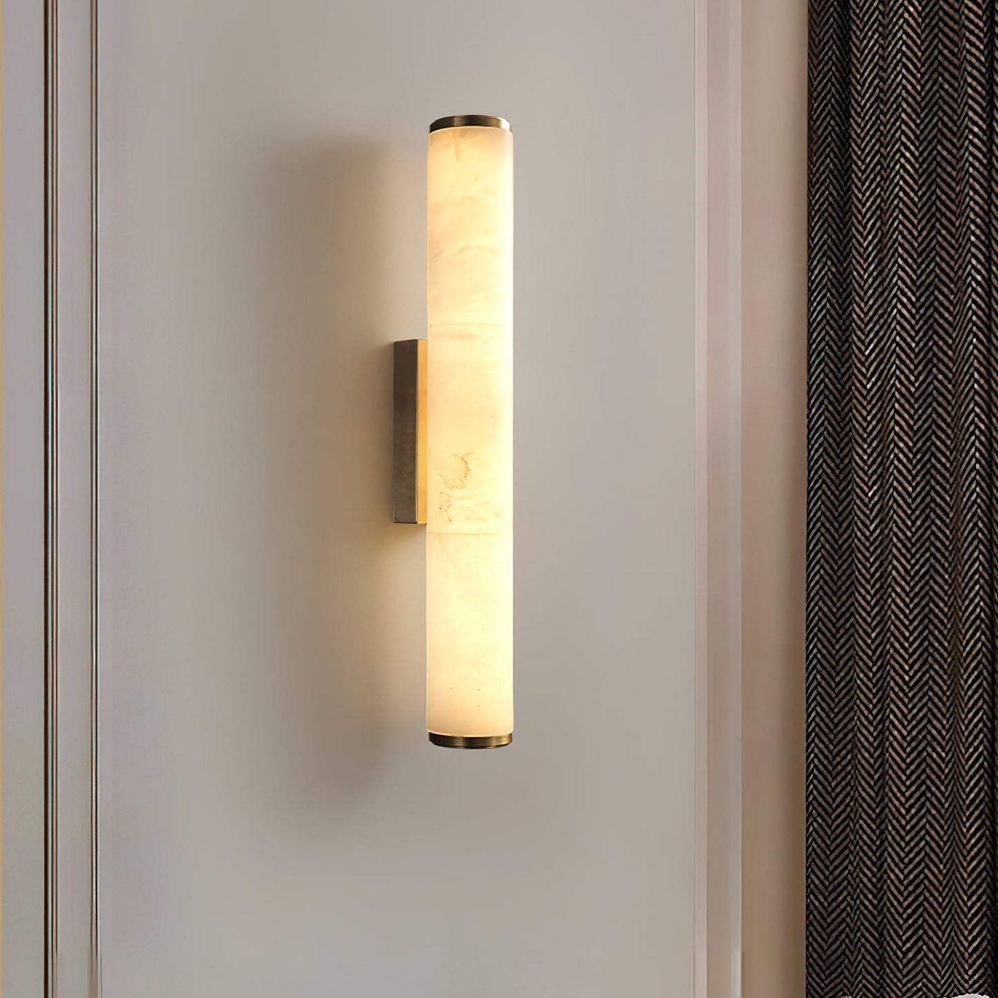 Aristhos | Minimalist Linear Alabaster and Brass Wall Light