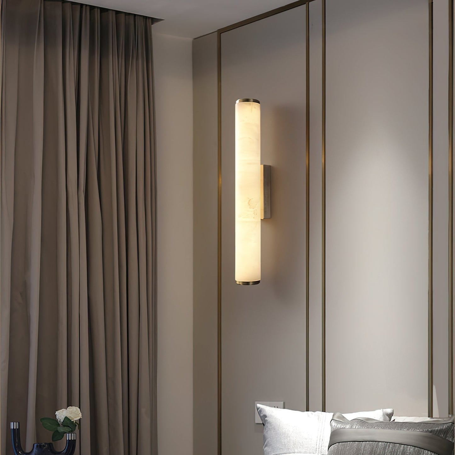 Aristhos | Minimalist Linear Alabaster and Brass Wall Light
