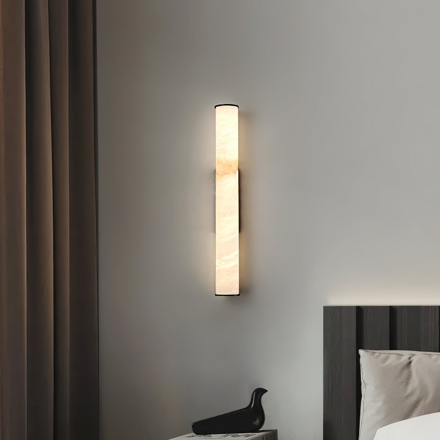 Aristhos | Minimalist Linear Alabaster and Brass Wall Light