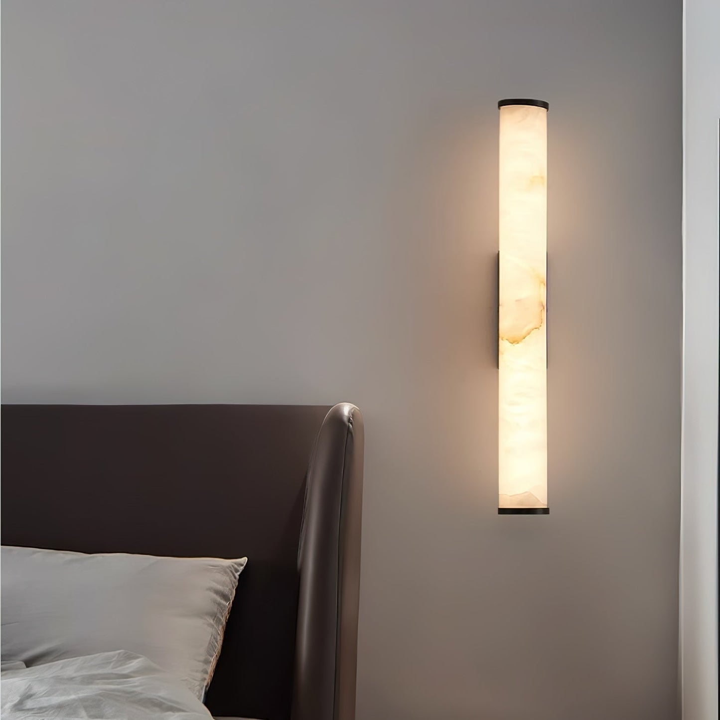 Aristhos | Minimalist Linear Alabaster and Brass Wall Light