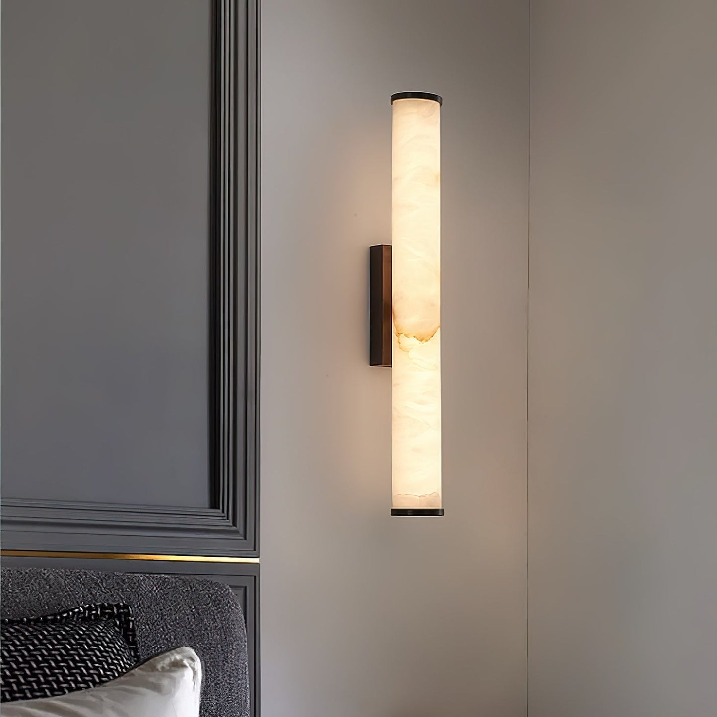 Aristhos | Minimalist Linear Alabaster and Brass Wall Light