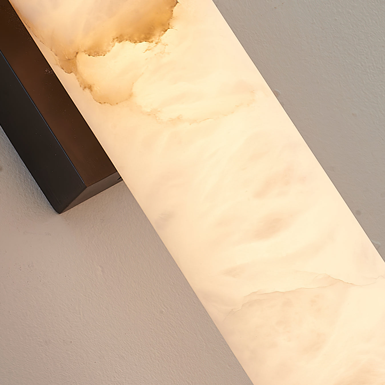 Aristhos | Minimalist Linear Alabaster and Brass Wall Light