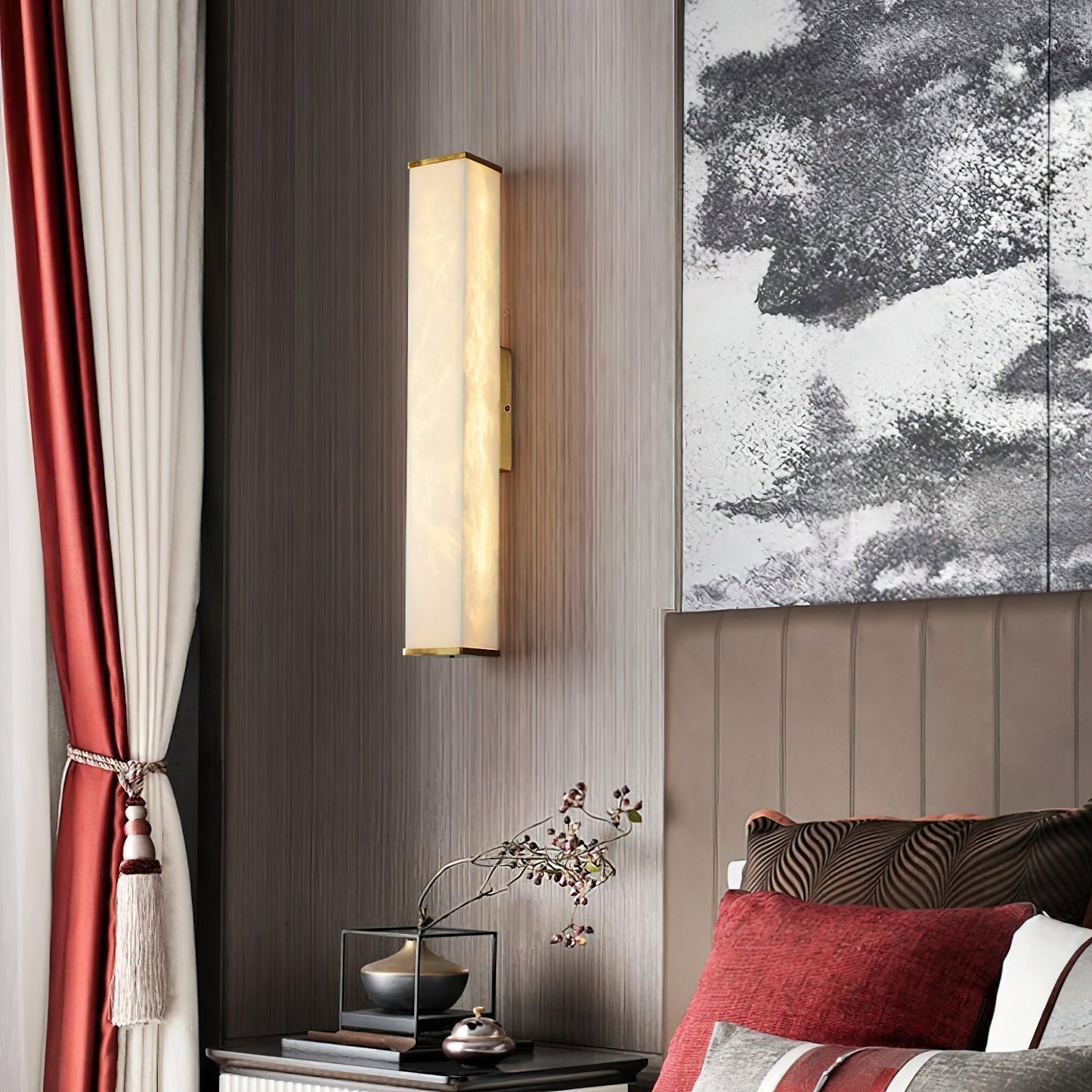 Aristhos | Minimalist Linear Alabaster and Brass Wall Light