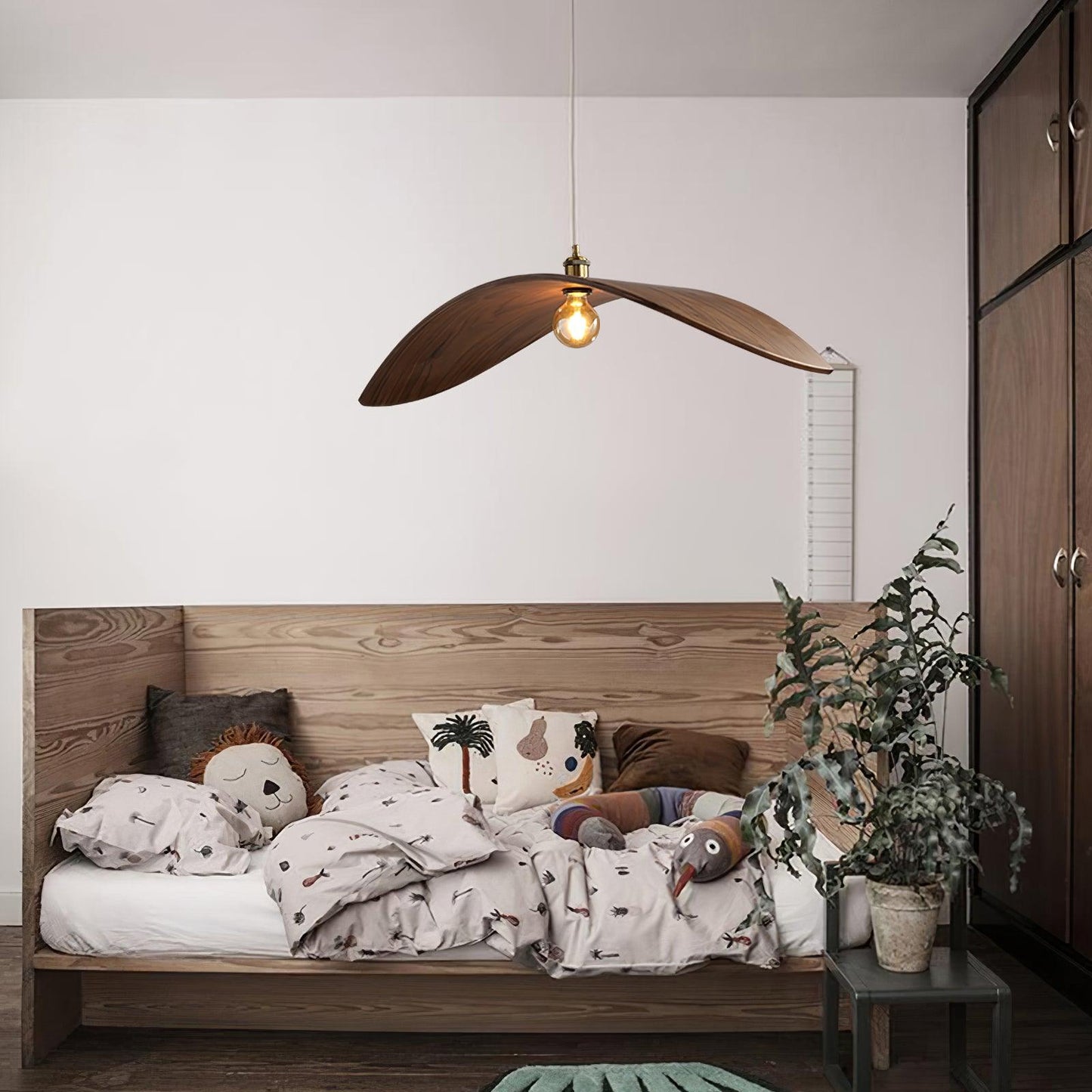 Kjelden | Nordic Sculptural Ash Wood Wave Pendant Light