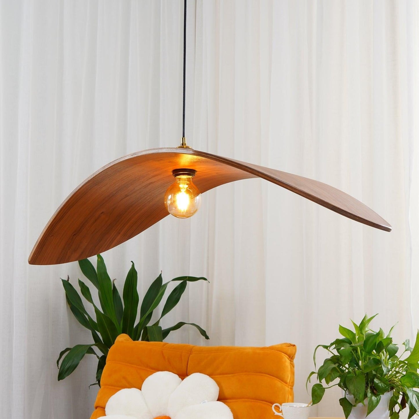 Kjelden | Nordic Sculptural Ash Wood Wave Pendant Light
