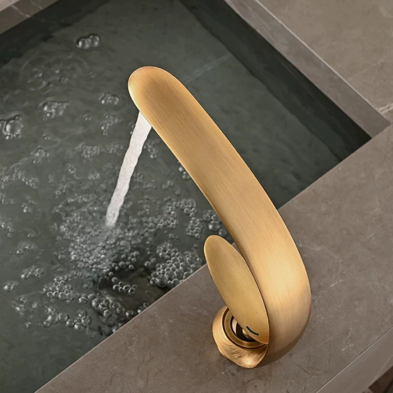Solvarka | Modern Arched Silhouette Single Lever Bathroom Sink Tap