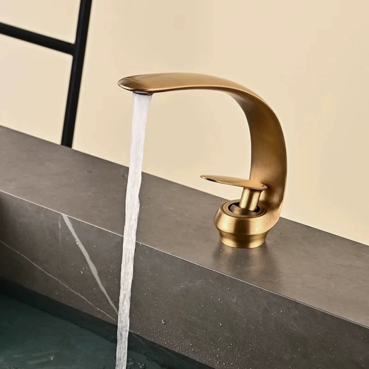 Solvarka | Modern Arched Silhouette Single Lever Bathroom Sink Tap