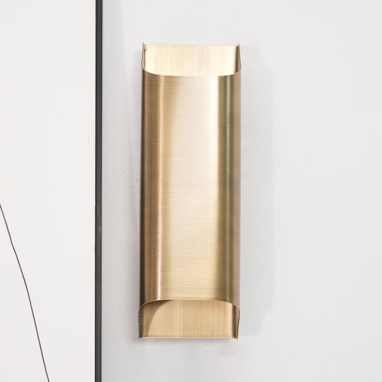 Kestrelon | Sleek Silhouette Geometric Brass Wall Light