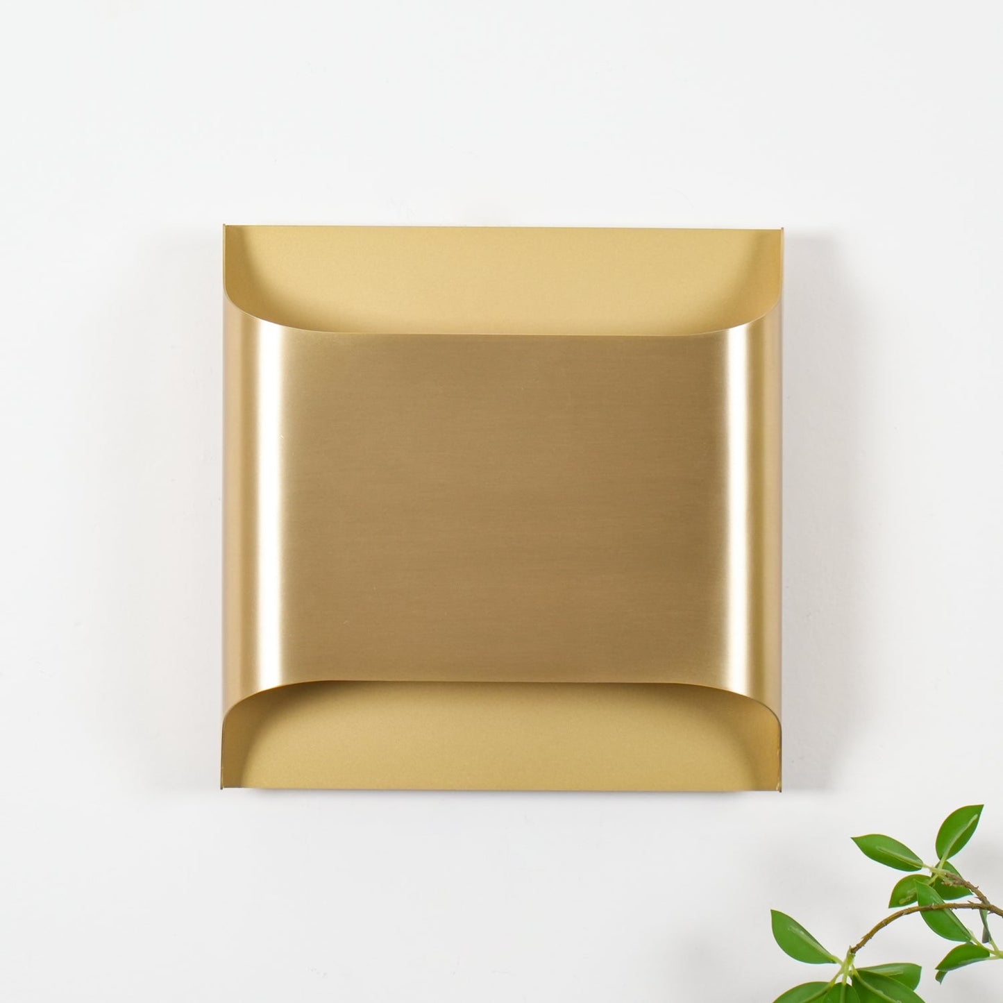 Kestrelon | Sleek Silhouette Geometric Brass Wall Light