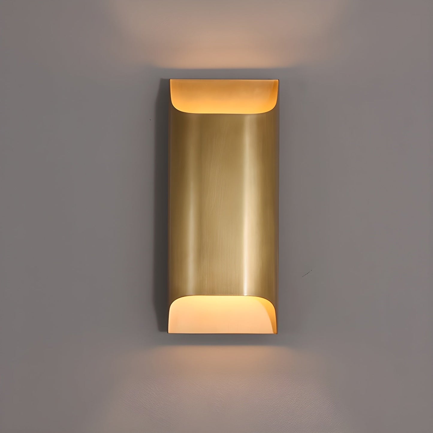 Kestrelon | Sleek Silhouette Geometric Brass Wall Light