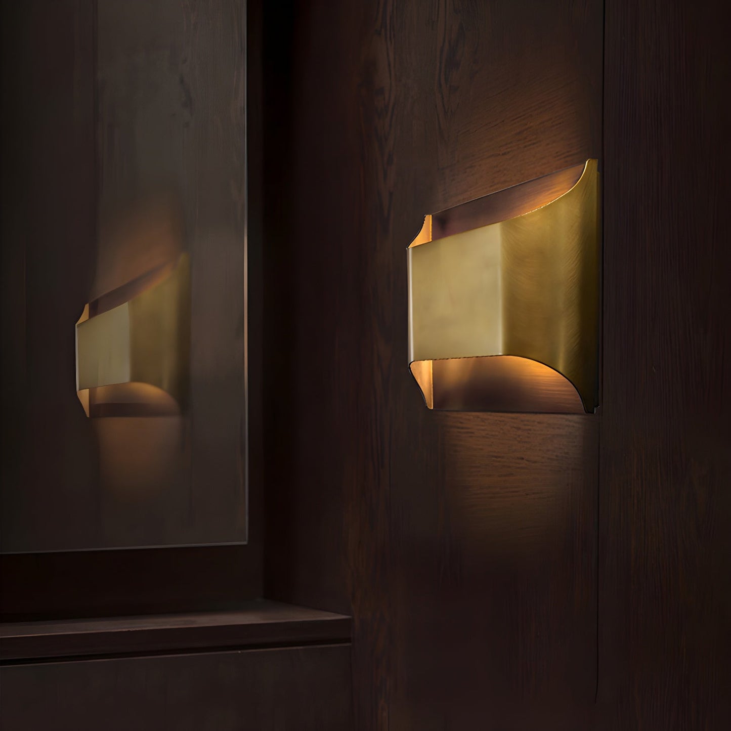 Kestrelon | Sleek Silhouette Geometric Brass Wall Light