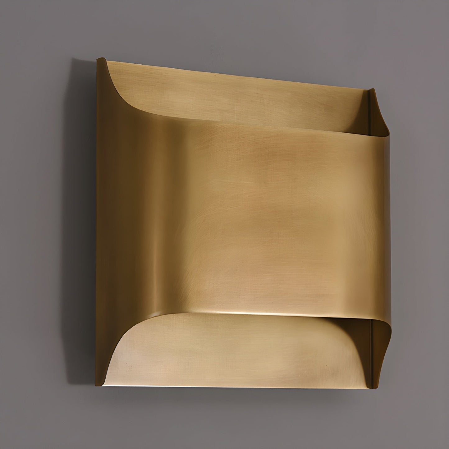 Kestrelon | Sleek Silhouette Geometric Brass Wall Light