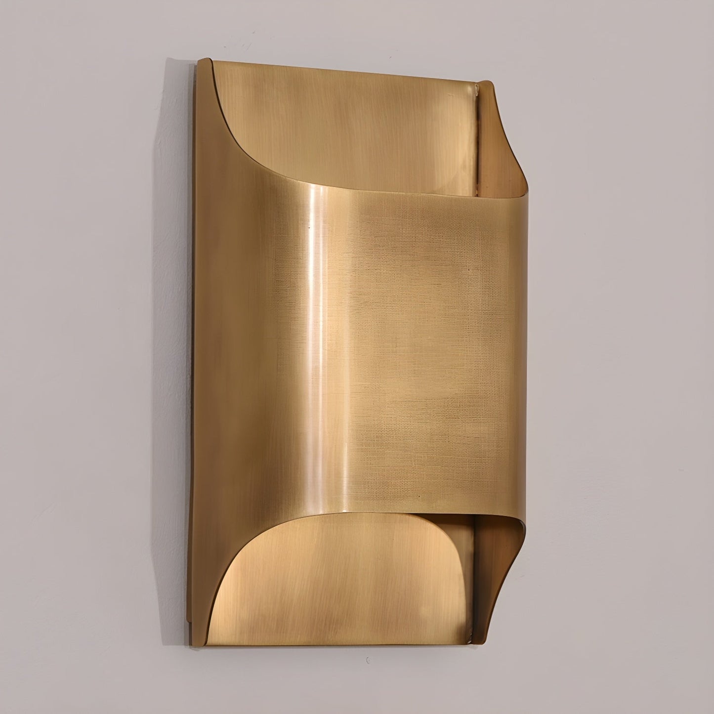 Kestrelon | Sleek Silhouette Geometric Brass Wall Light