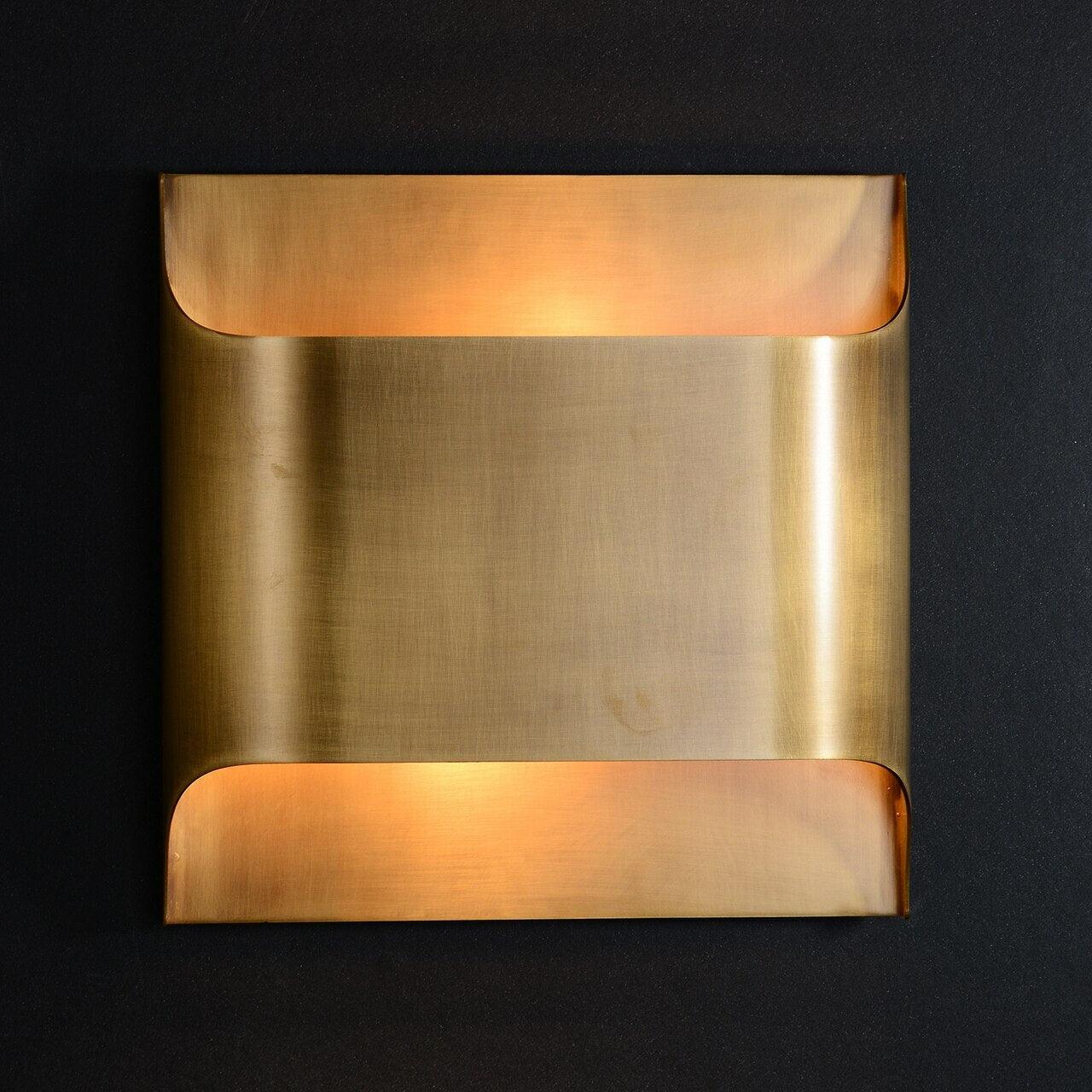 Kestrelon | Sleek Silhouette Geometric Brass Wall Light