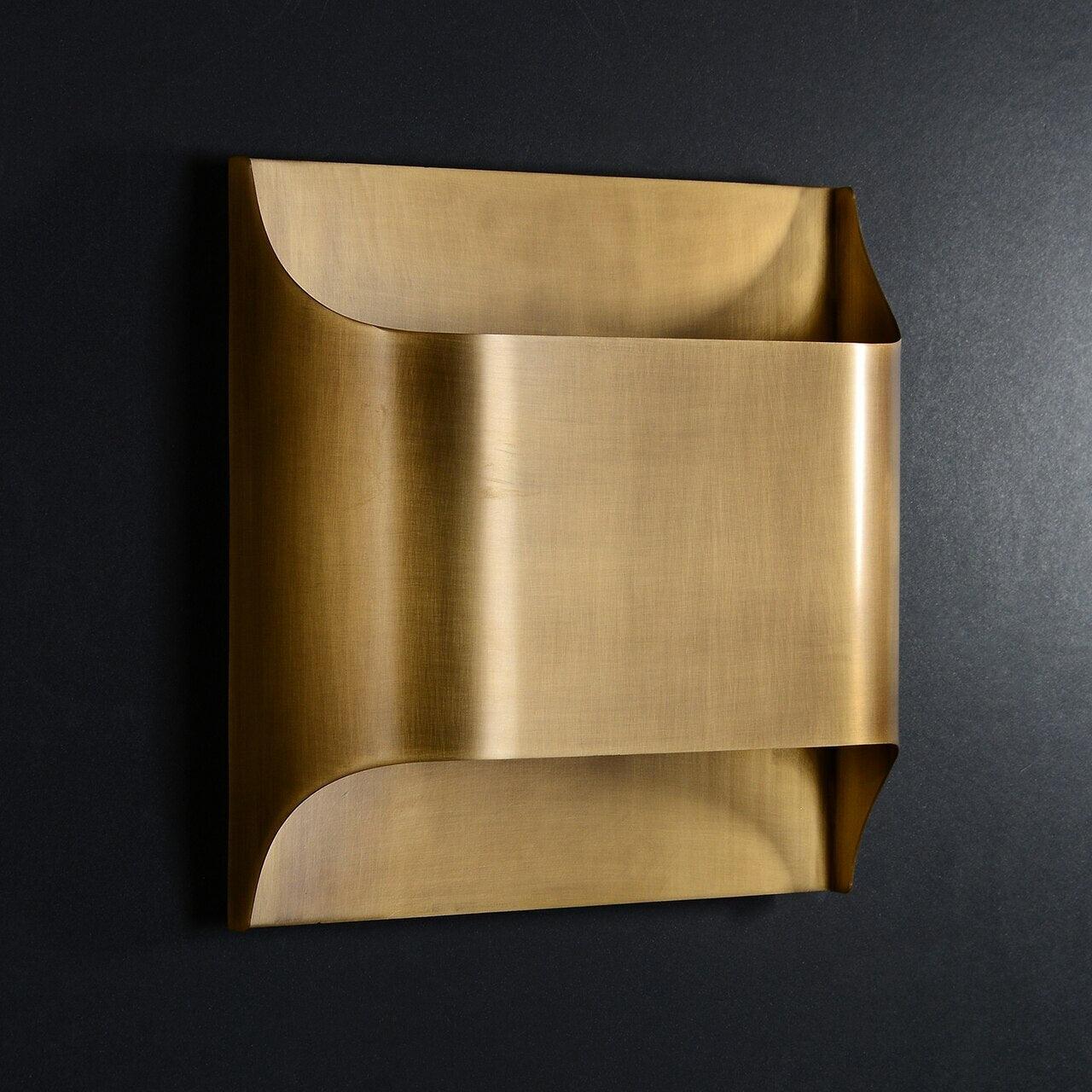 Kestrelon | Sleek Silhouette Geometric Brass Wall Light