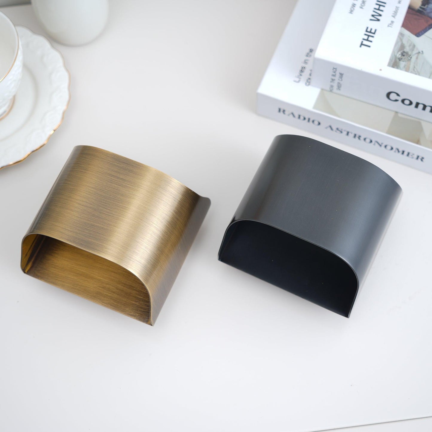 Kestrelon | Sleek Silhouette Geometric Brass Wall Light