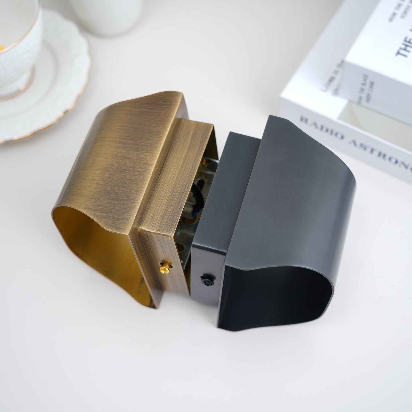 Kestrelon | Sleek Silhouette Geometric Brass Wall Light