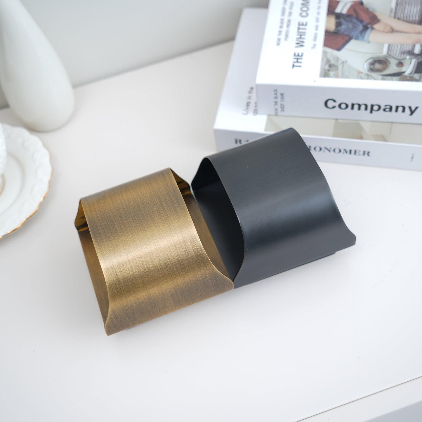 Kestrelon | Sleek Silhouette Geometric Brass Wall Light