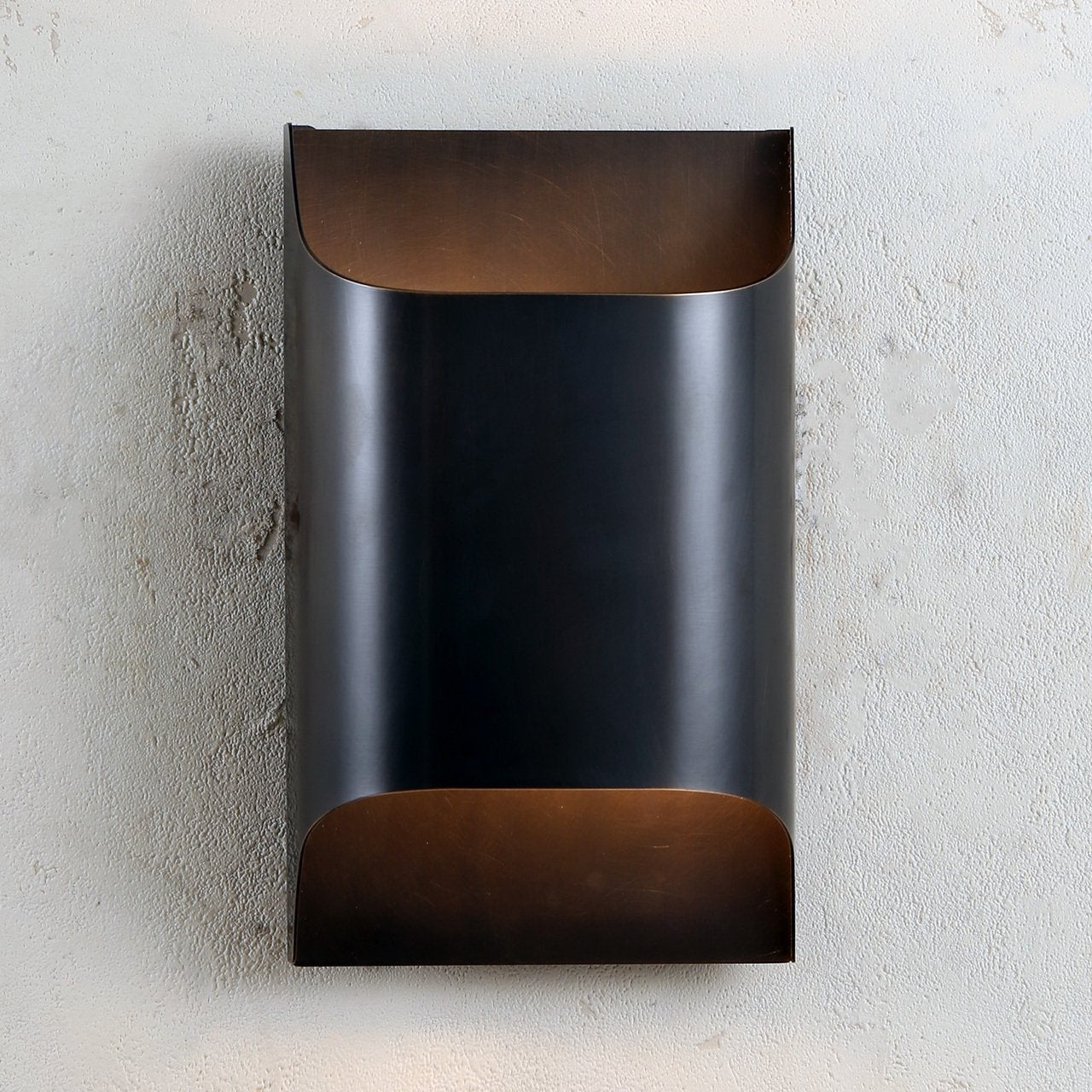 Kestrelon | Sleek Silhouette Geometric Brass Wall Light