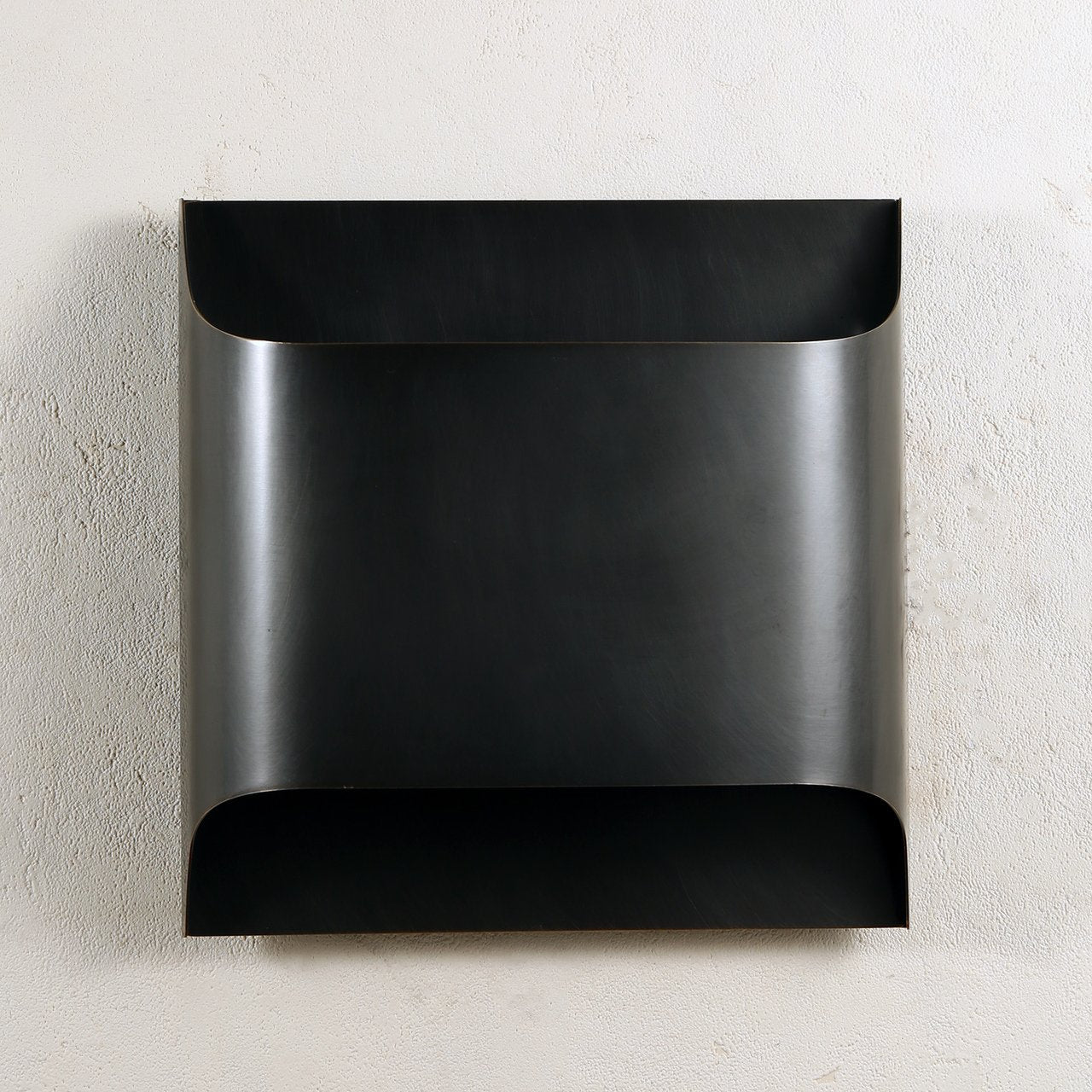 Kestrelon | Sleek Silhouette Geometric Brass Wall Light