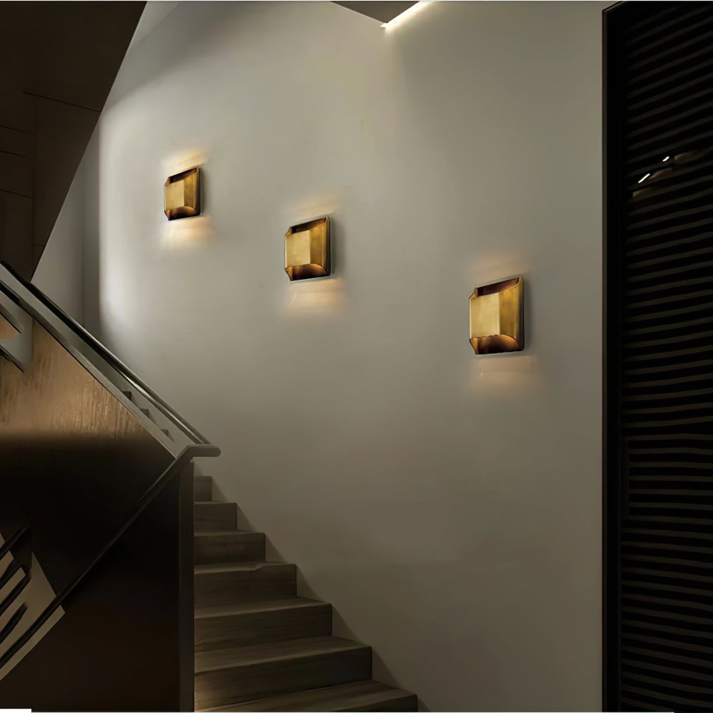 Kestrelon | Sleek Silhouette Geometric Brass Wall Light