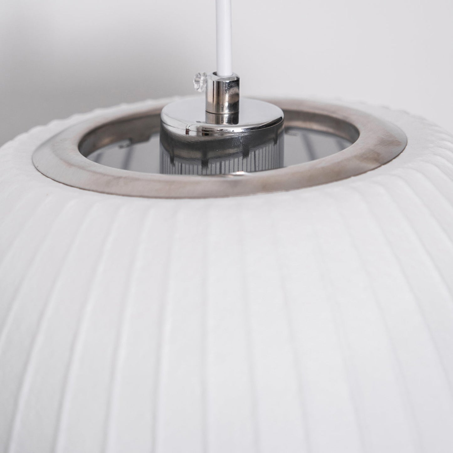 Kyntaroc | Retro Ribbed Silhouette Floating Globe Wall Light