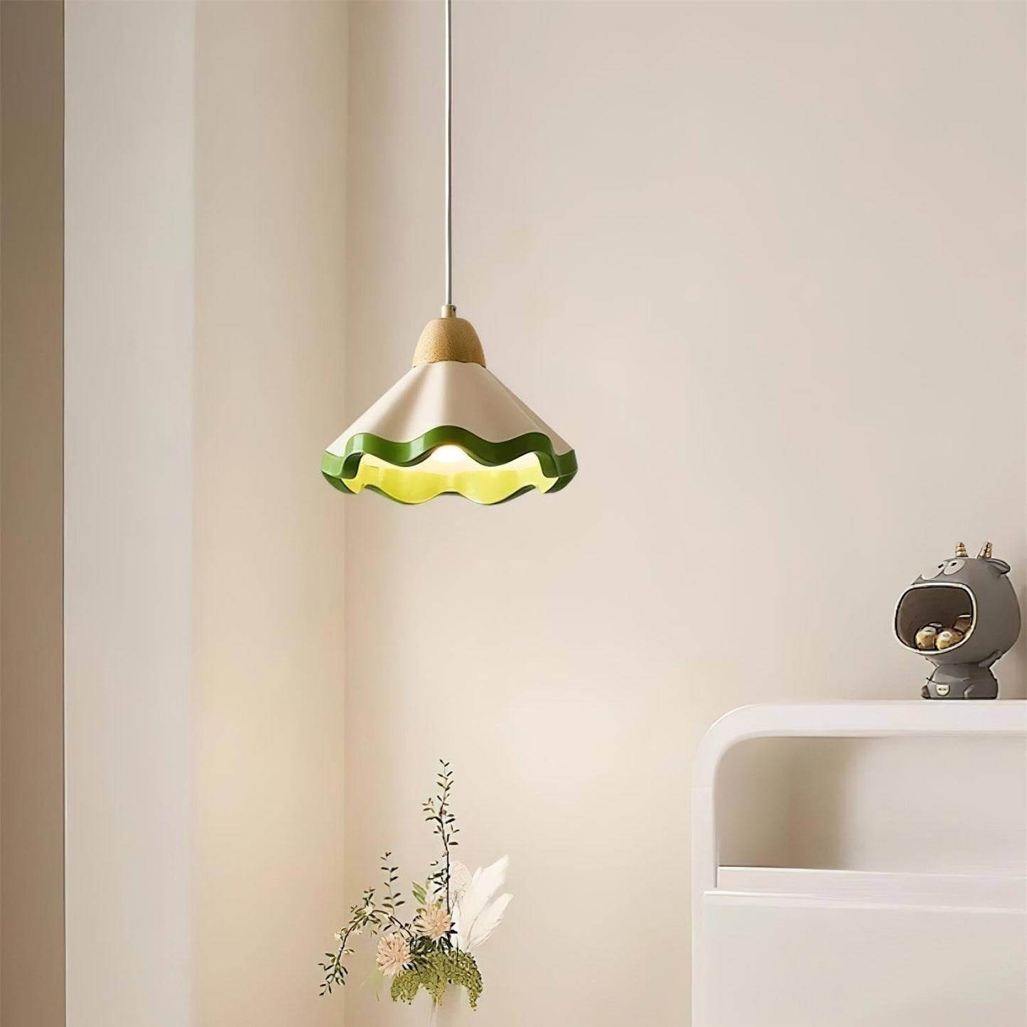 Lythir | Scalloped Shell Silhouette Articulated Resin Pendant Light