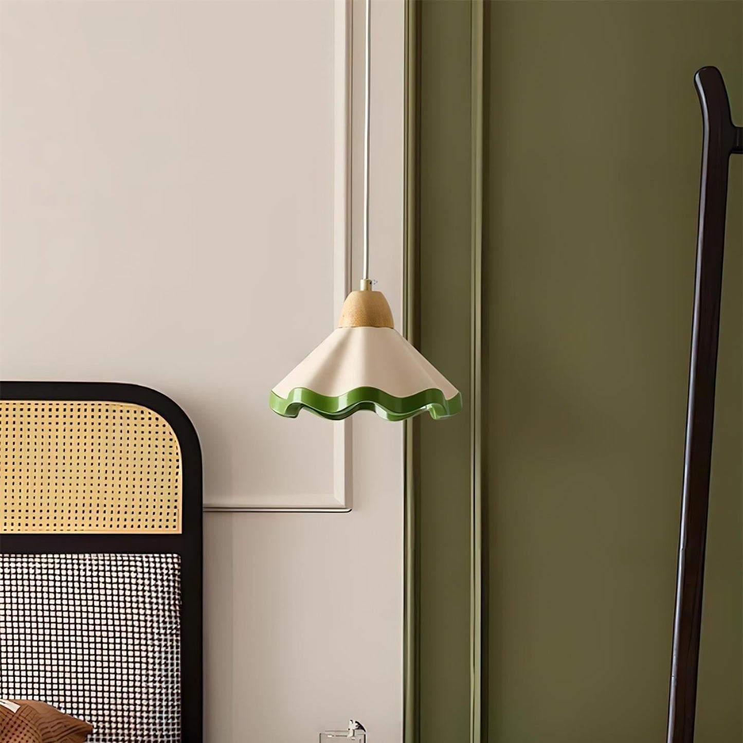 Lythir | Scalloped Shell Silhouette Articulated Resin Pendant Light