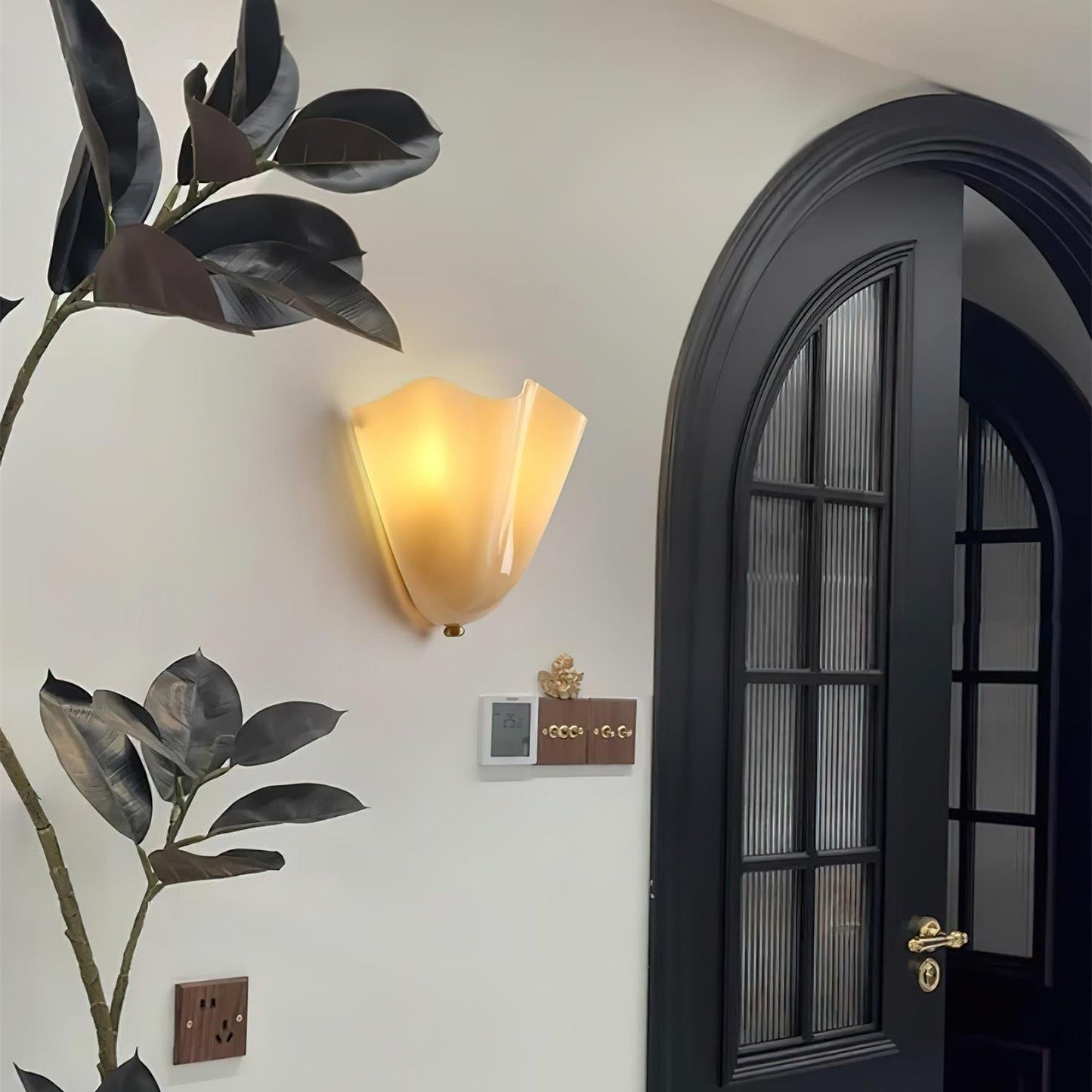 Nivalis | Sophisticated Alabaster Silhouette Wall Light